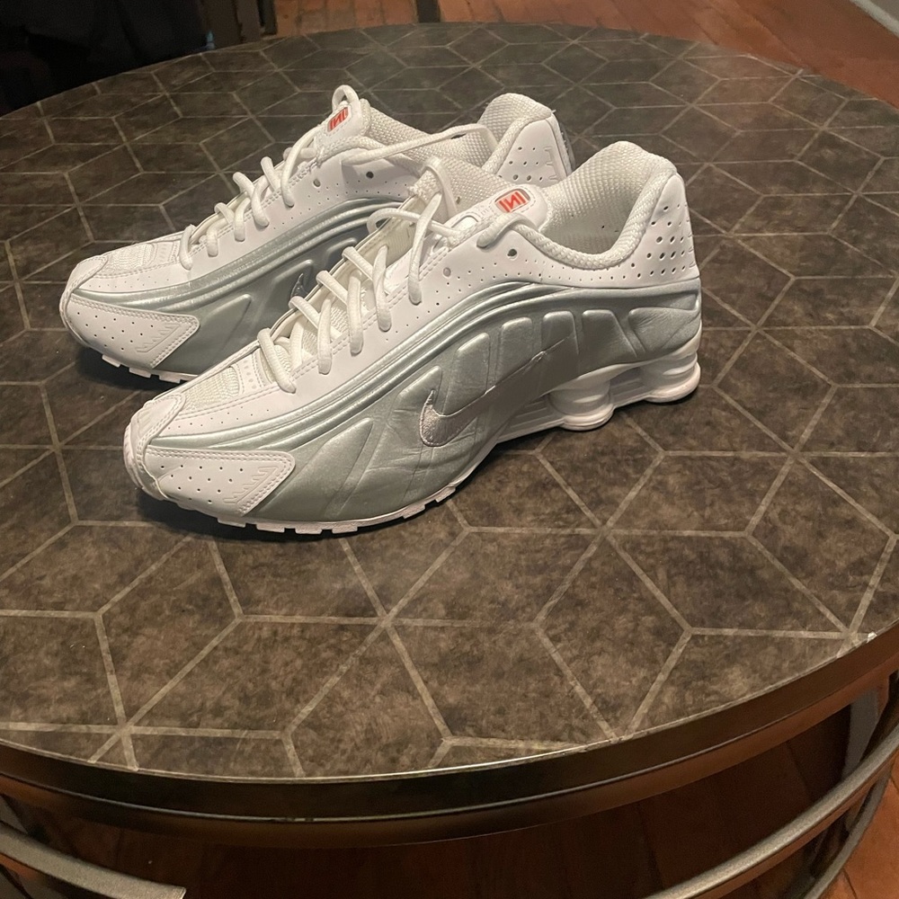 Used like new air max shox size 9.5